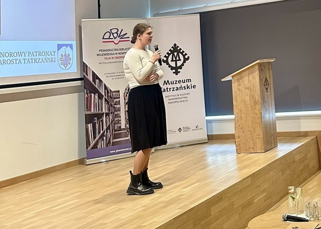 Młodzi recytatorzy i poezja z Ravensbrück w Palace