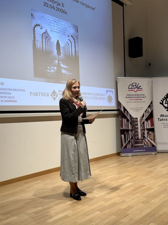 Młodzi recytatorzy i poezja z Ravensbrück w Palace