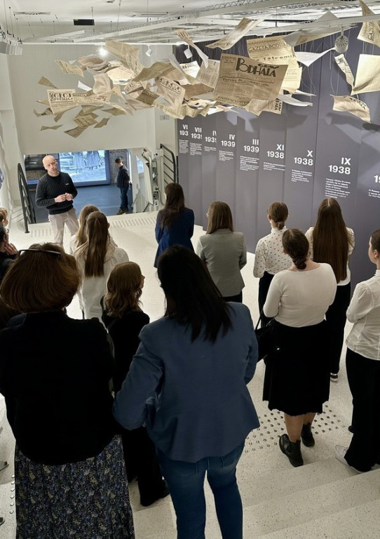 Młodzi recytatorzy i poezja z Ravensbrück w Palace
