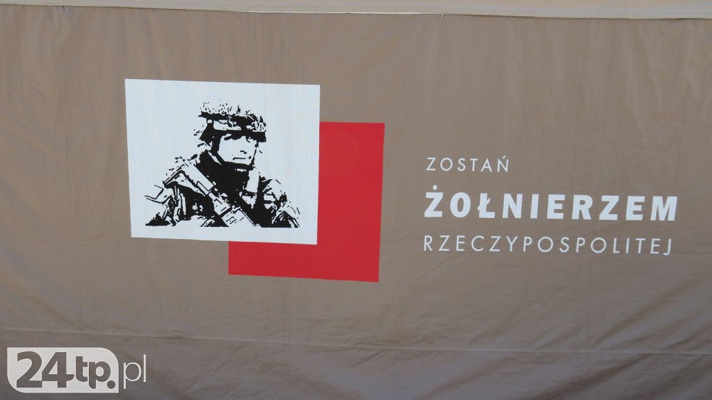 Wozy bojowe, uzbrojenie i wojacy z całej Polski