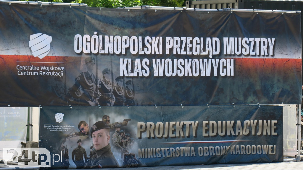 Wozy bojowe, uzbrojenie i wojacy z całej Polski