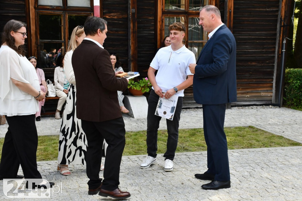 Nagrody dla prymusów na koniec roku szkolnego