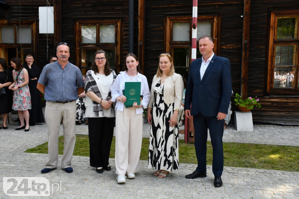 Nagrody dla prymusów na koniec roku szkolnego