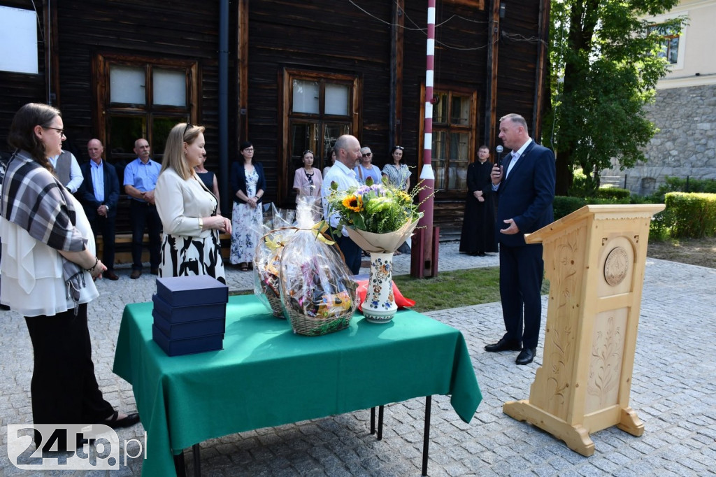 Nagrody dla prymusów na koniec roku szkolnego