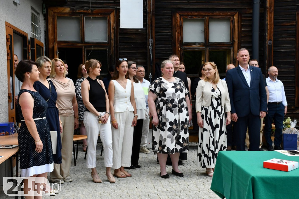 Nagrody dla prymusów na koniec roku szkolnego