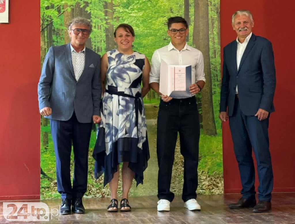 Nagrody dla prymusów na koniec roku szkolnego