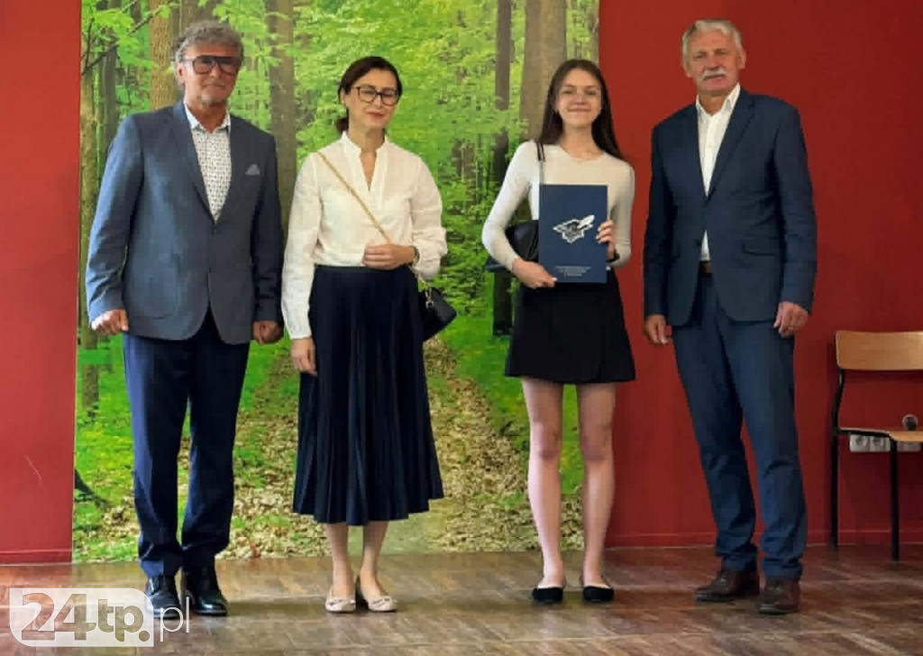 Nagrody dla prymusów na koniec roku szkolnego