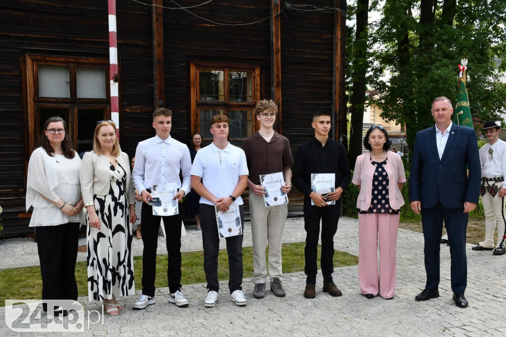 Nagrody dla prymusów na koniec roku szkolnego