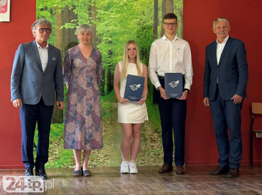 Nagrody dla prymusów na koniec roku szkolnego