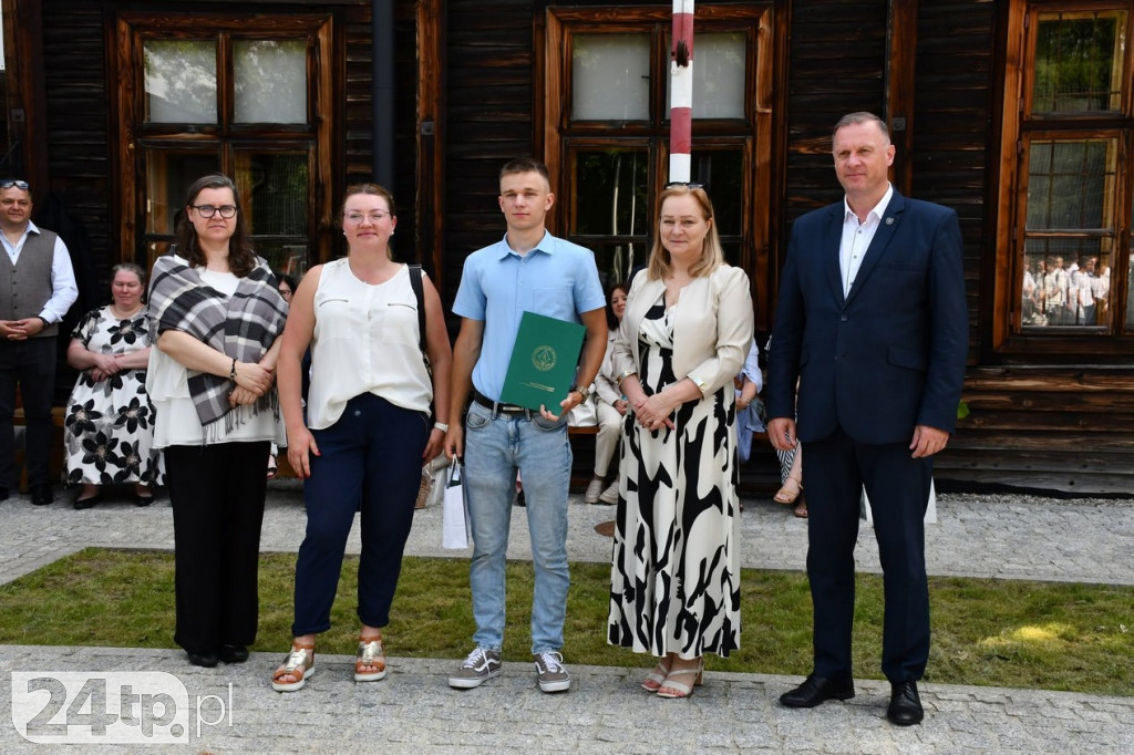 Nagrody dla prymusów na koniec roku szkolnego