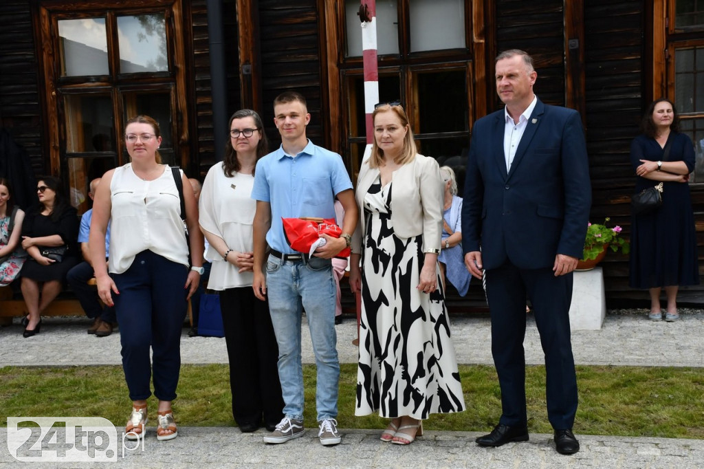 Nagrody dla prymusów na koniec roku szkolnego