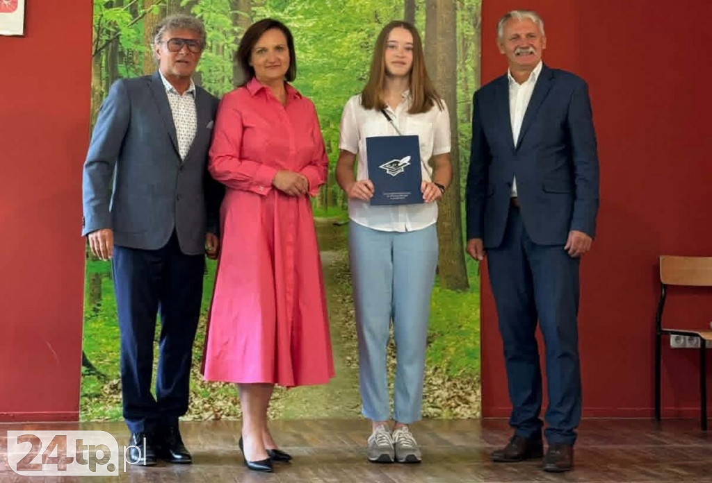 Nagrody dla prymusów na koniec roku szkolnego