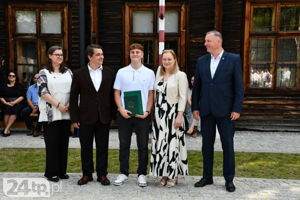 Nagrody dla prymusów na koniec roku szkolnego