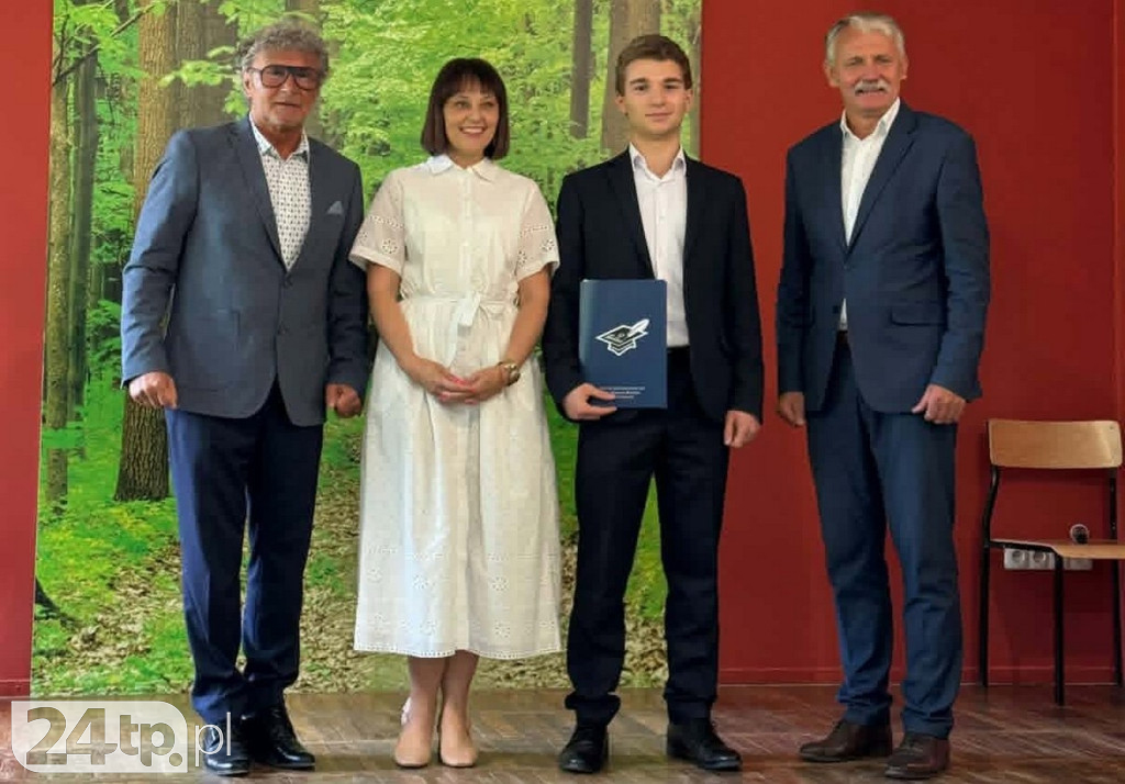 Nagrody dla prymusów na koniec roku szkolnego