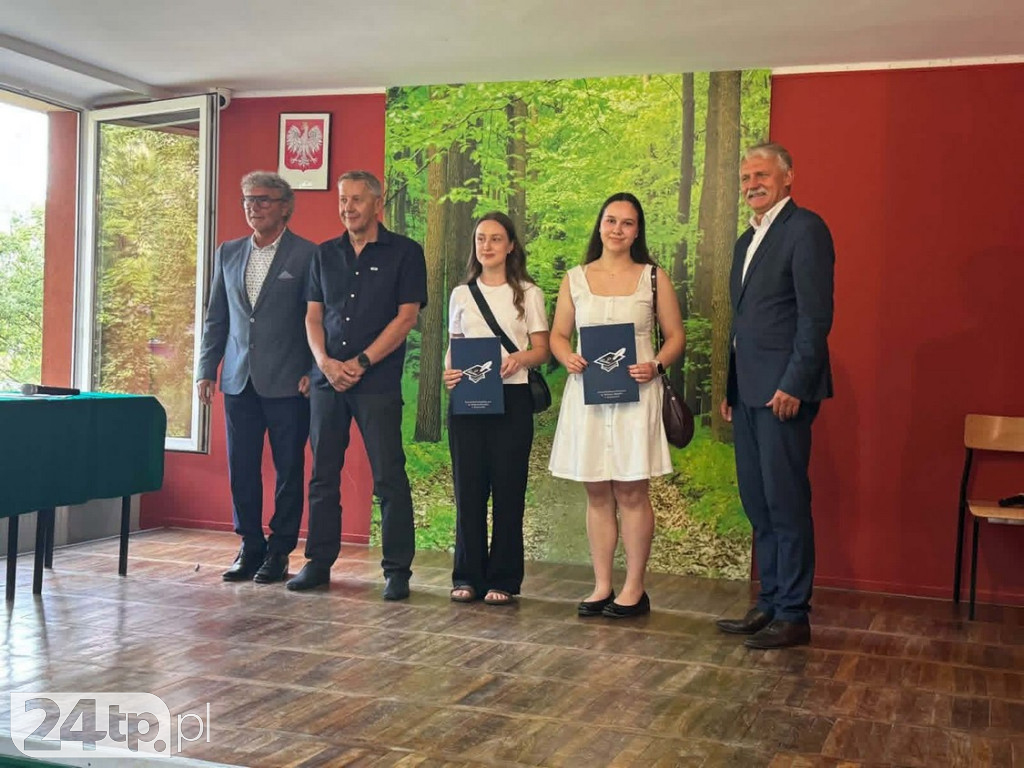 Nagrody dla prymusów na koniec roku szkolnego