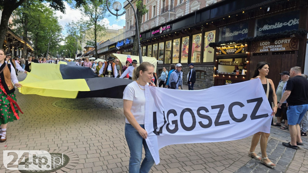 Czarno-żółta flaga Kaszub na Krupówkach