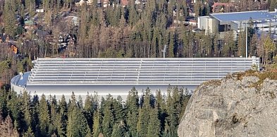 Hala wstydu, czekając na cud otwarcia
