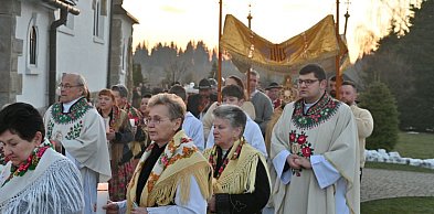 Grób jest pusty! Poranna rezurekcja w Miętustwie (ZDJĘCIA, WIDEO)