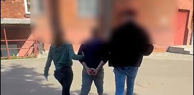 Podszywał się pod policjanta trafił na prawdziwych funkcjonariuszy