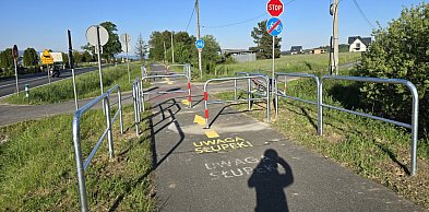 Nowe słupki i barierki na trasie rowerowej dookoła Tatr