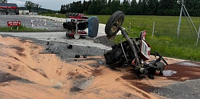 Zderzenie osobówki i ciągnika rolniczego w Jabłonce