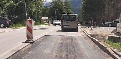 Utrudnienia na ulicy Nędzy Kubińca w Kościelisku. Trwa remont nawierzchni
