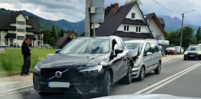 Zderzenie dwóch aut na Olczy