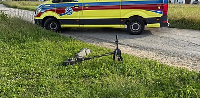 Dwójka nastolatków wywróciła się na hulajnodze elektrycznej