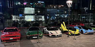 Lamborghini, Ferrari i McLareny. Szybka jazda po karetkę (WIDEO)