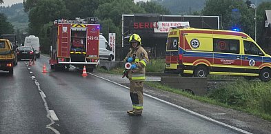 Samochód w rowie przy wyjeździe z Zakopanego