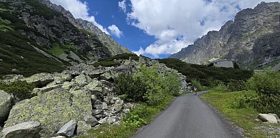 Pod Gerlachem. To najtrudniejszy podjazd rowerowy w Tatrach. Jak go pokonać