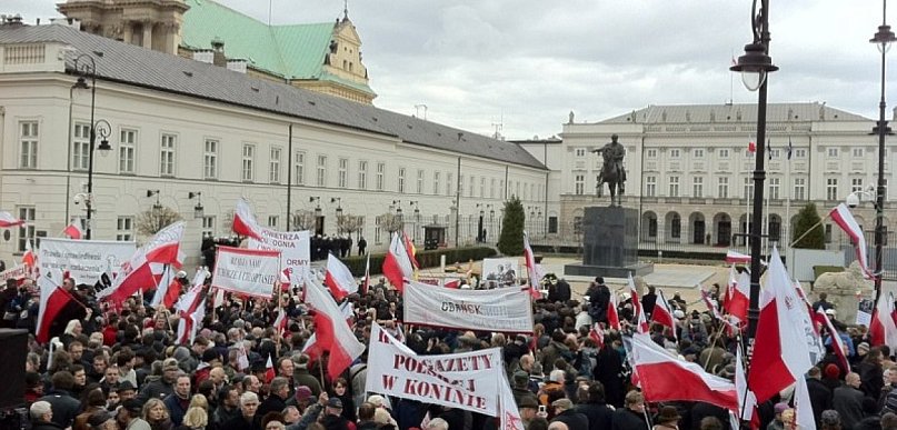 Jedna rocznica. Oddzielne obchody. Katastrofa podzieliła Polaków