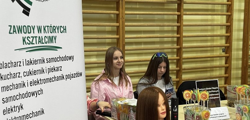 Targi edukacyjne w Zębie. Młodzież wybiera swoją przyszłość