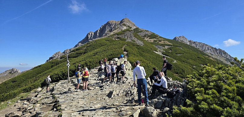 Na szlaku na Giewont wielu turystów i przepiękne widoki (WIDEO)
