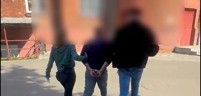 Podszywał się pod policjanta trafił na prawdziwych funkcjonariuszy