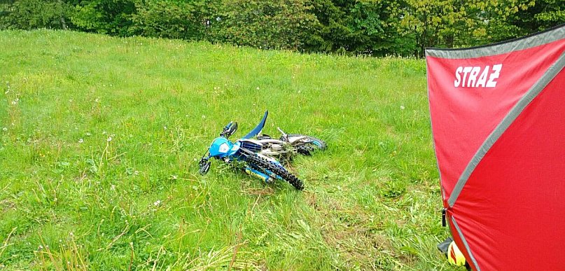 Policja publikuje zdjęcia ze śmiertelnego wypadku motocyklisty i apeluje
