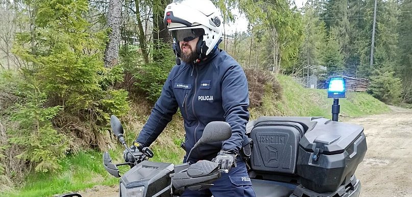 Turysta bez prawa jazdy zatrzymany na quadzie. Noc spędził areszcie