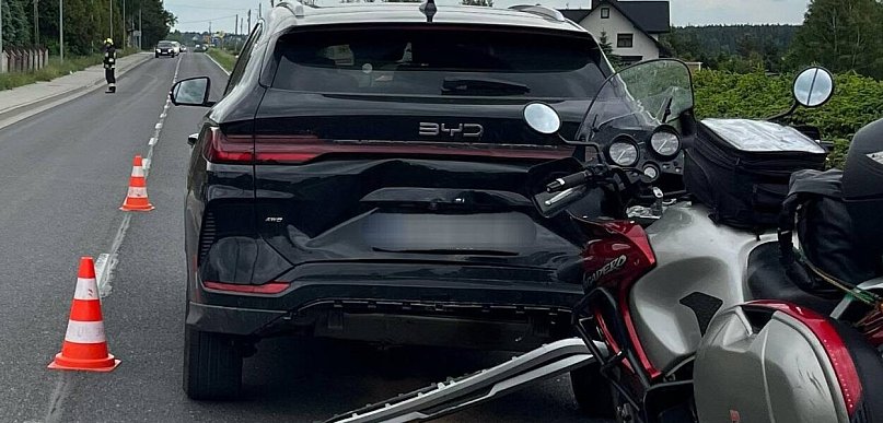 Kolizja motocykla z osobówką w Jabłonce
