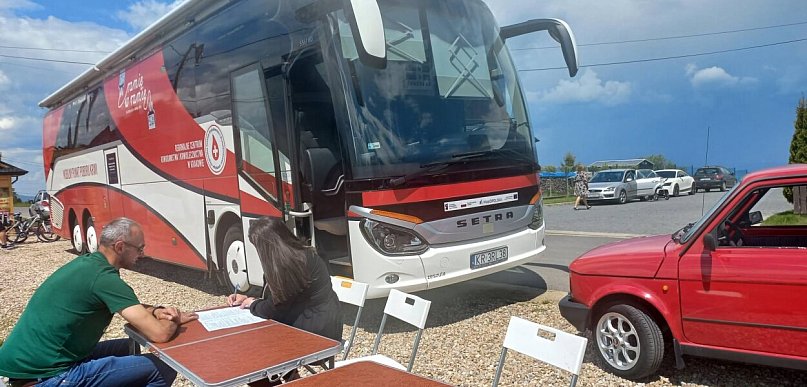 Światowy Dzień Krwiodawcy na Podhalu. Krwiobus na Bachledówce