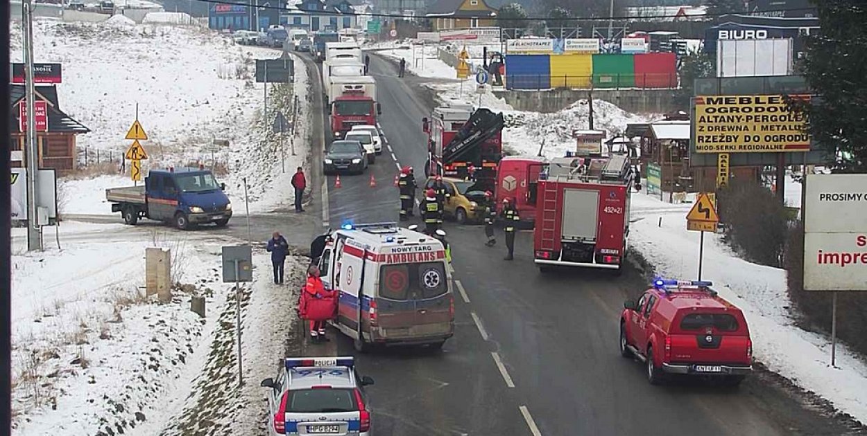Zderzenie trzech samochodów na zakopiance. Droga była zablokowana